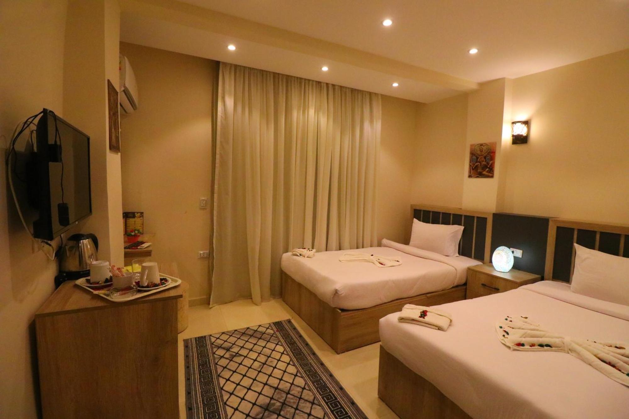 Hotel Loca Pyramids View 3*
