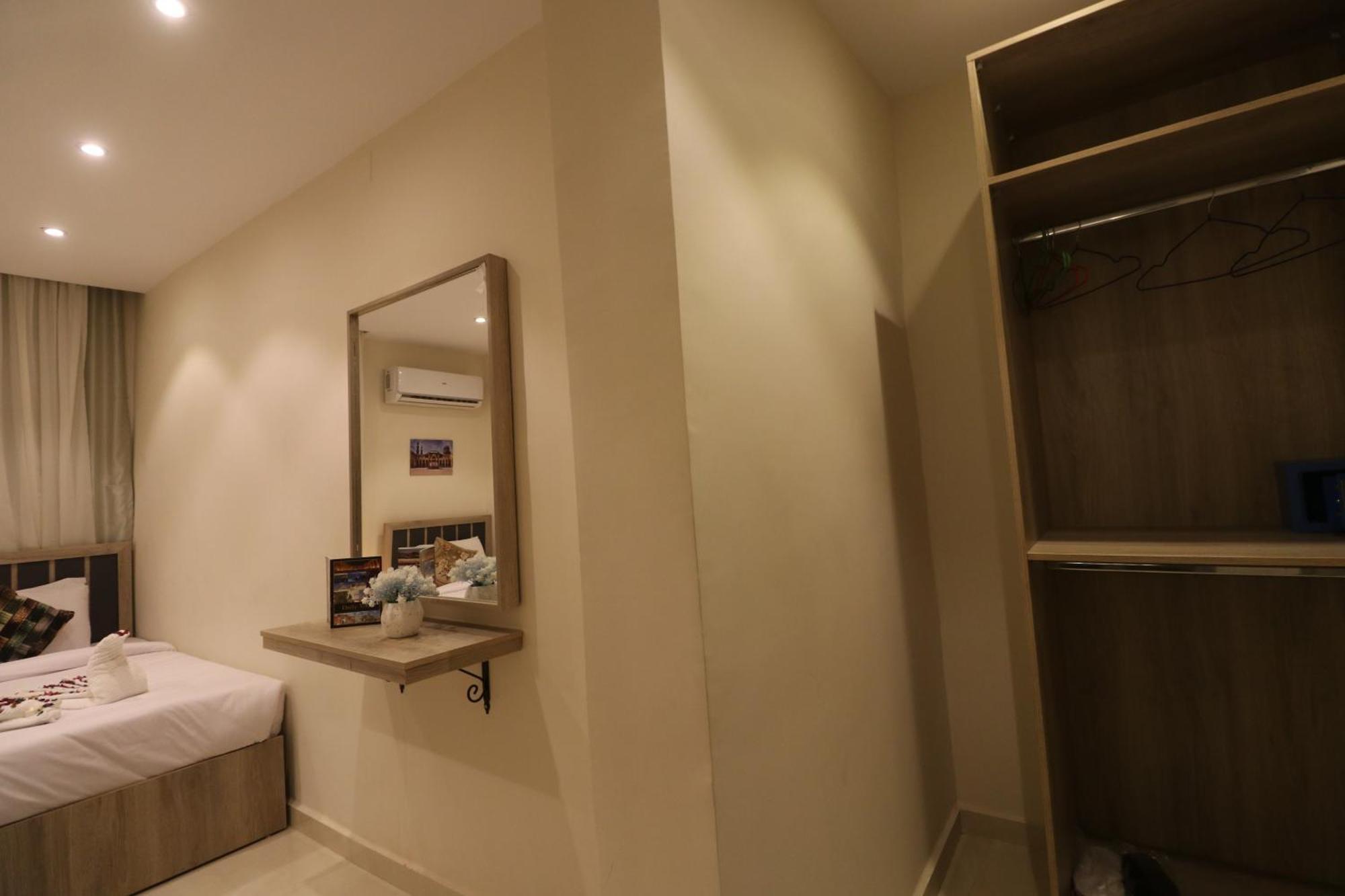 Loca Pyramids View Hotel 3*