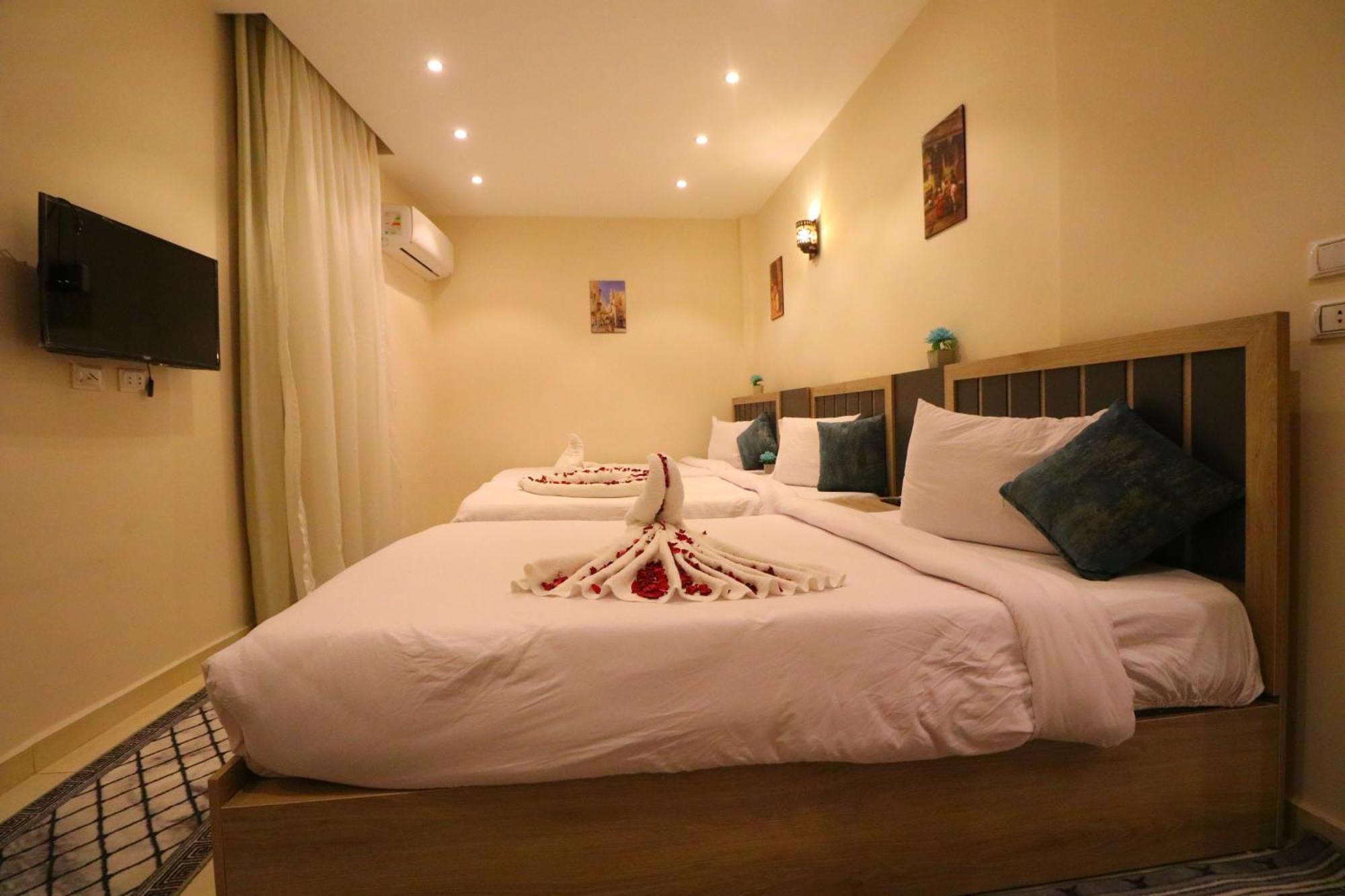 Loca Pyramids View Hotel Cairo
