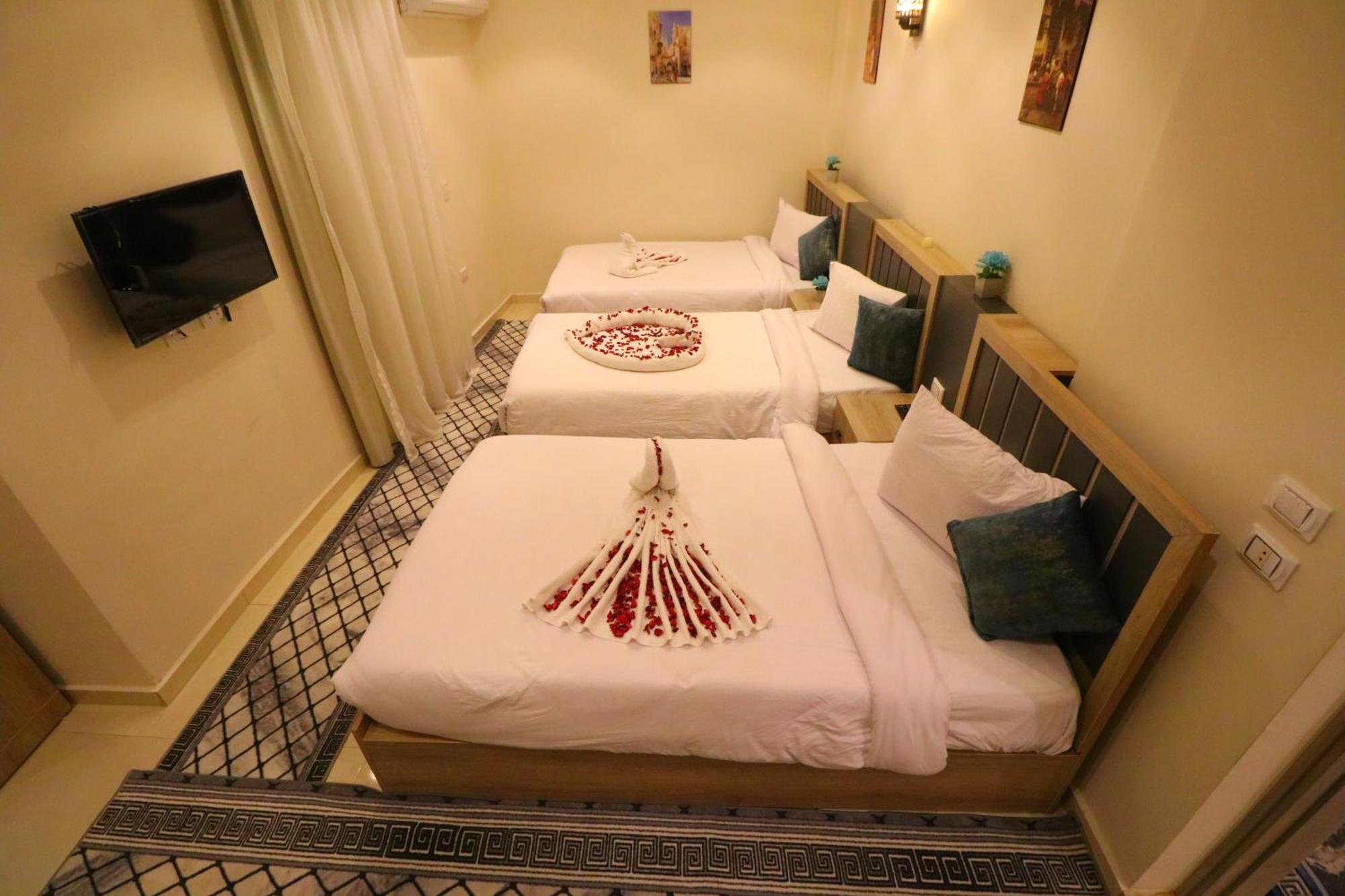 Hotel Loca Pyramids View