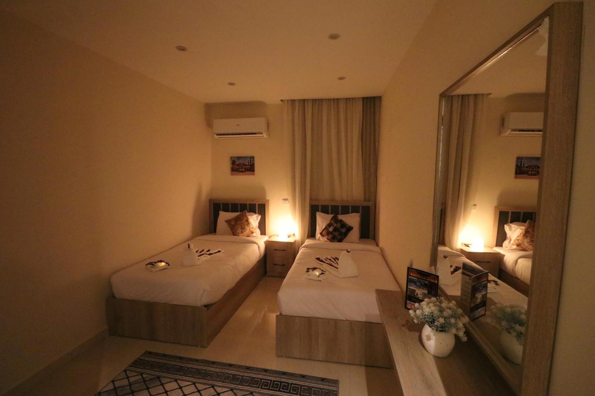 Loca Pyramids View Hotel