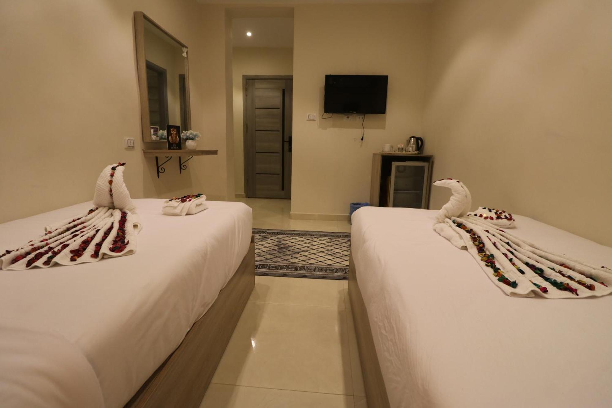 Loca Pyramids View 3*