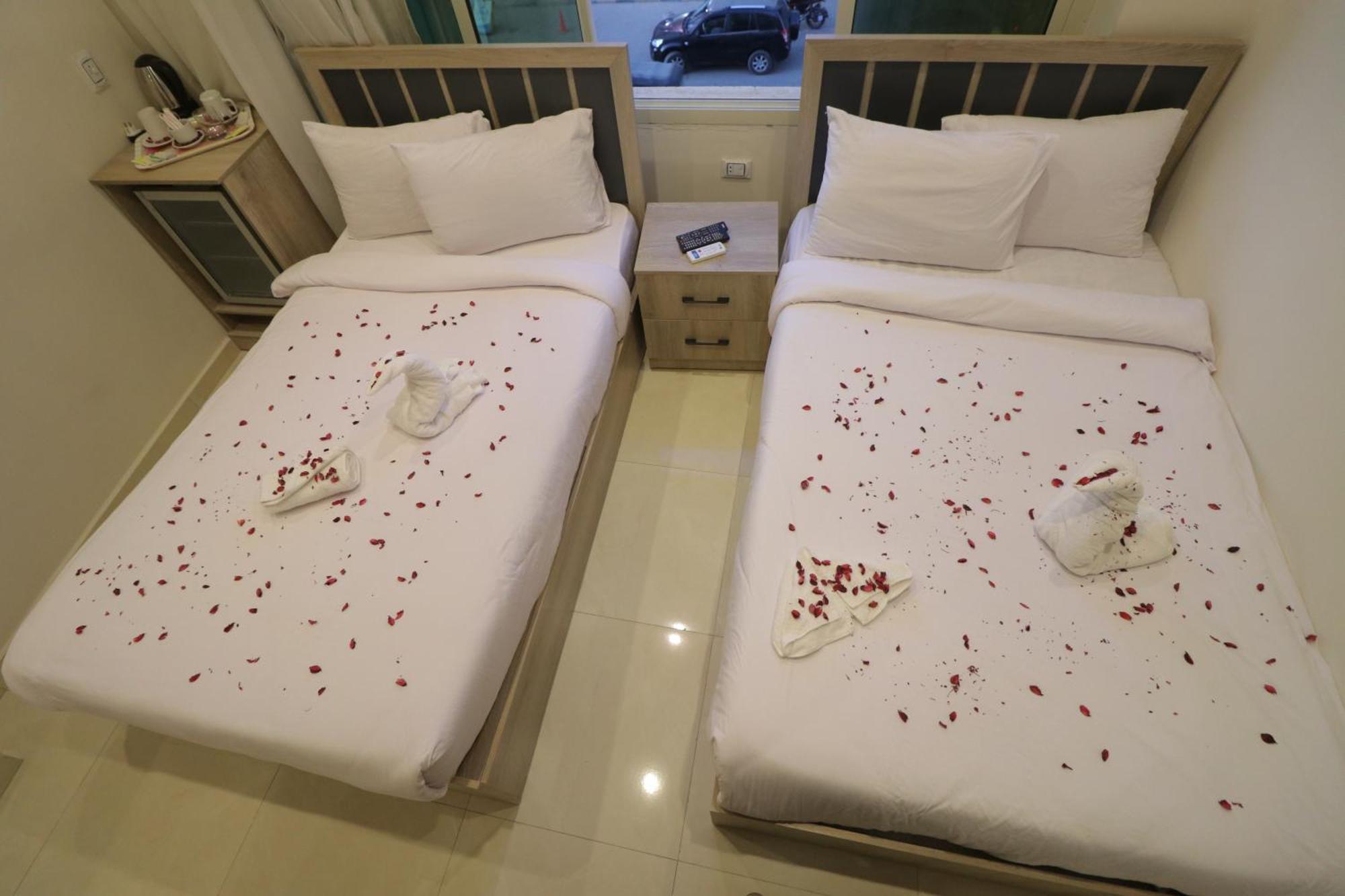Loca Pyramids View Hotel 3*