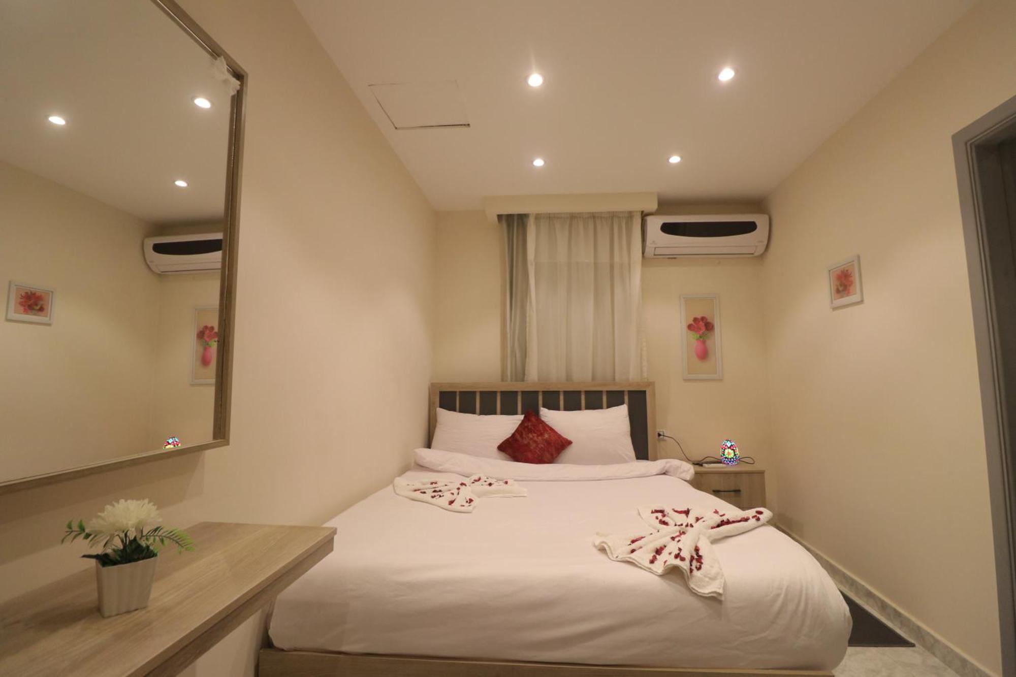 Loca Pyramids View Hotel