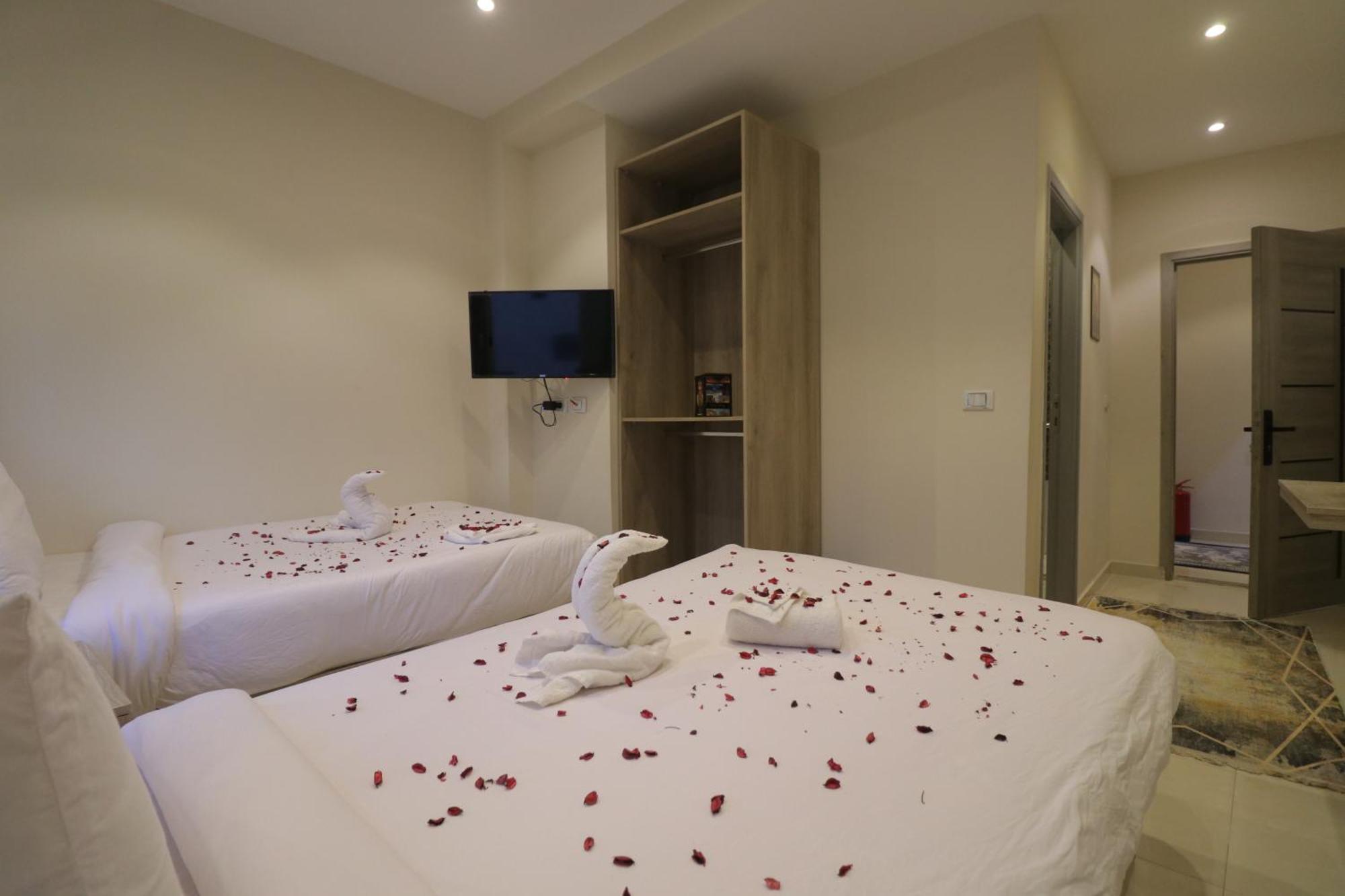 Hotel Loca Pyramids View 3*